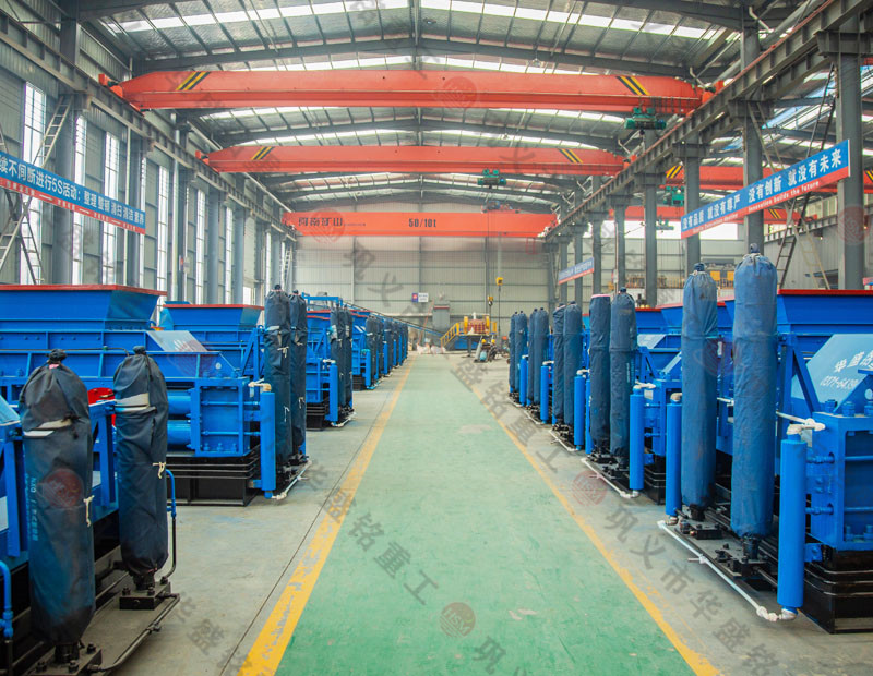 處理建筑廢料用什么設(shè)備？破碎紅磚用雙齒輥破碎機(jī)好嗎？