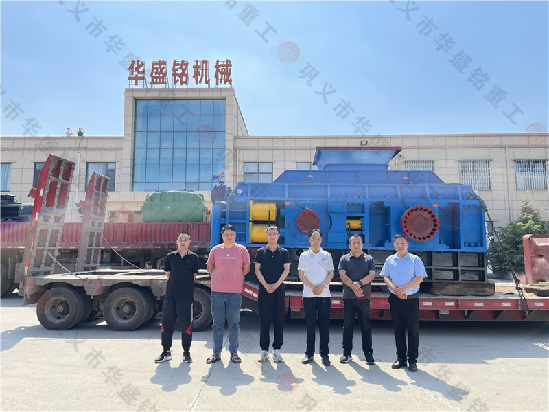 破碎河卵石用什么機(jī)器？能用大型對(duì)輥破碎機(jī)嗎？